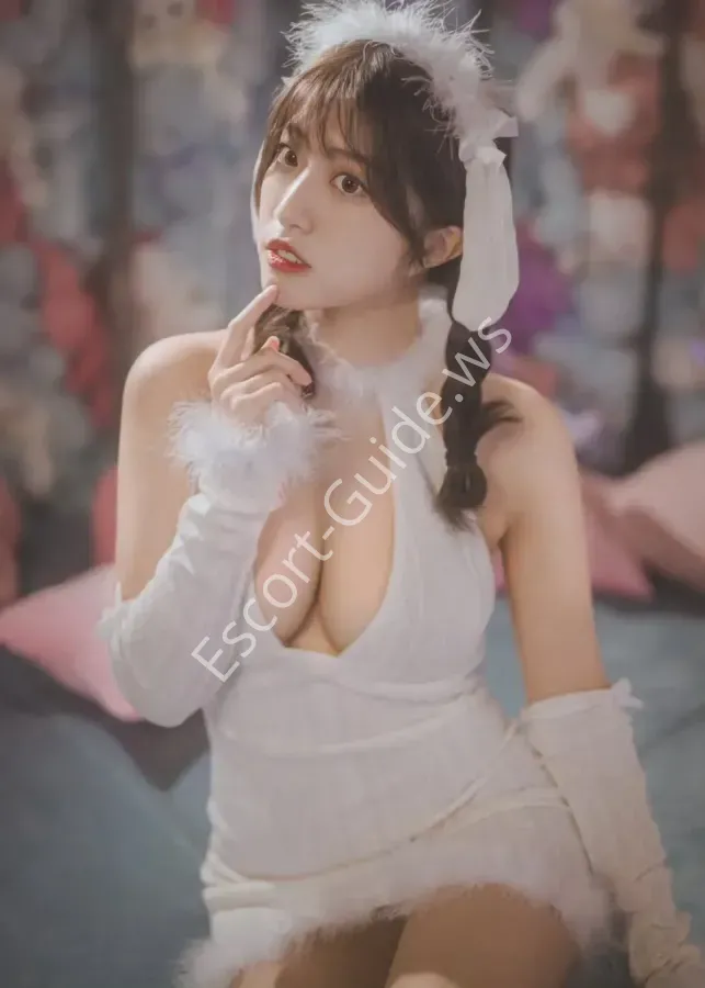 Miyashita Shiori, Asiatique