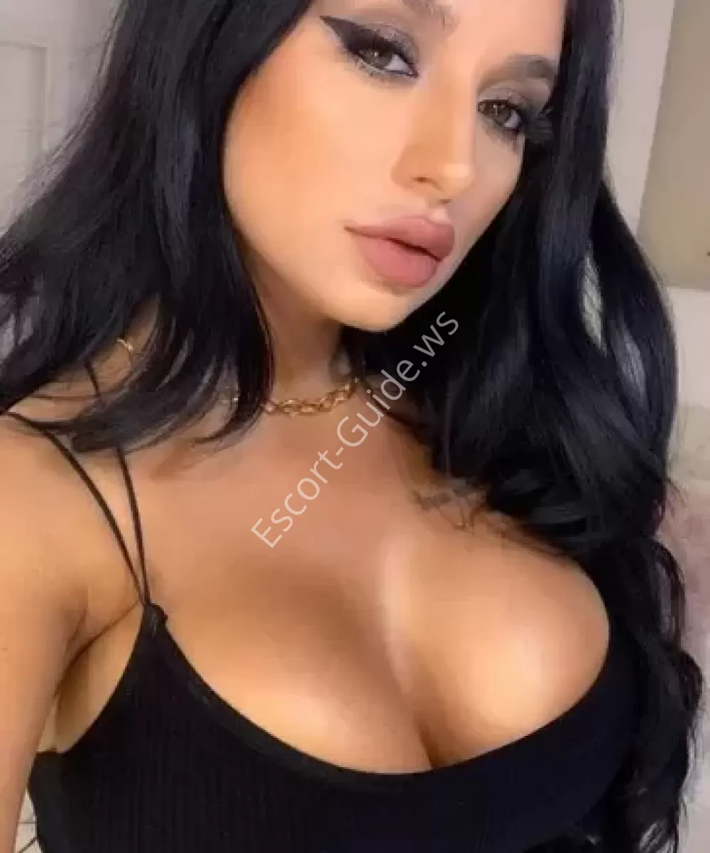 Giuliahoot Elissa24